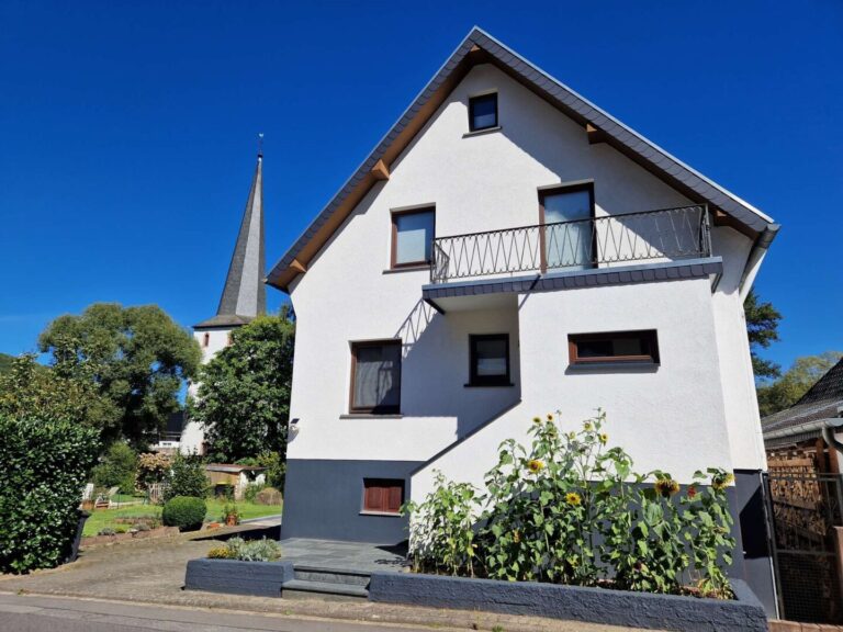 Bild von vorne, straßenseitig
