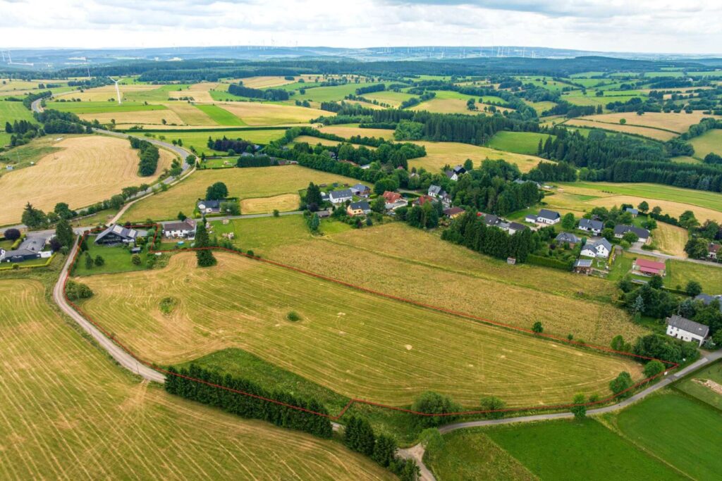 Grundstück mit Weideland