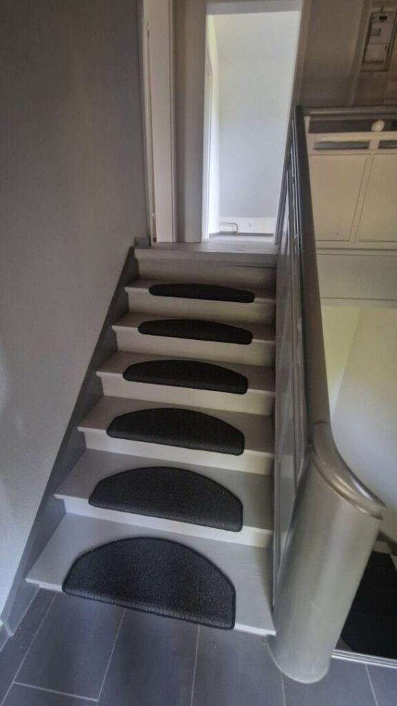 Treppe zum Dachgeschoss