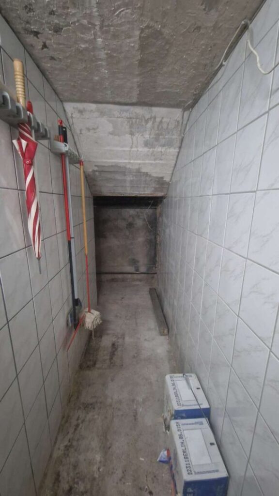 Stellplatz unter Treppe