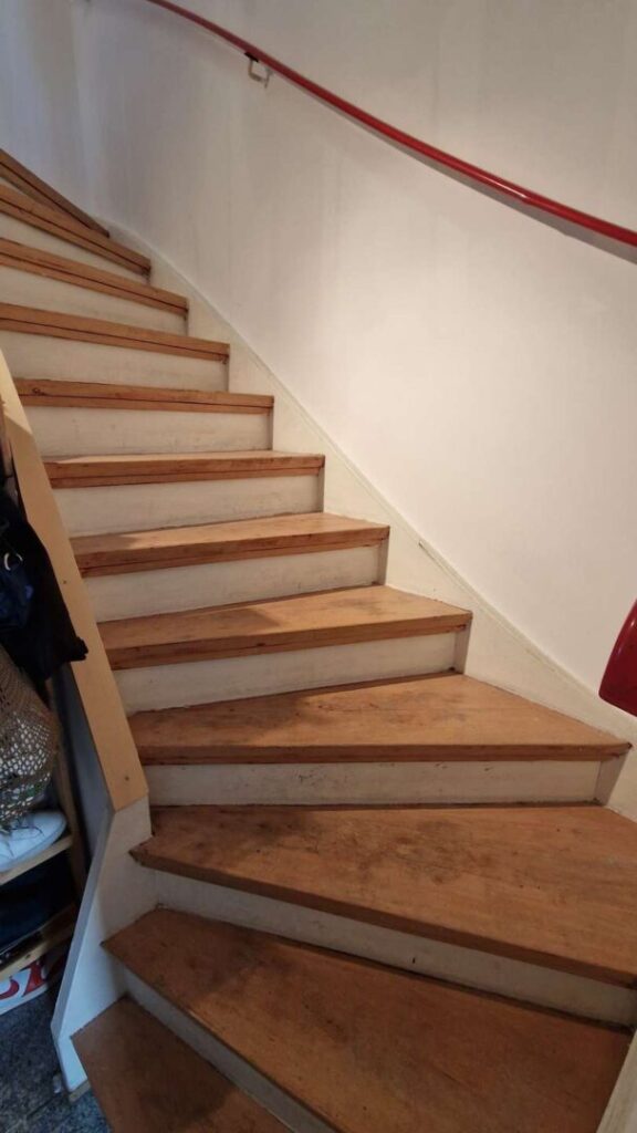 Treppe zum Obergeschoss